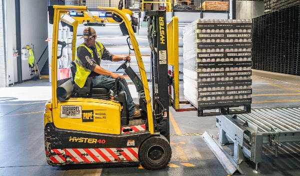 Safety Considerations When Choosing Material Handling Equipment_4